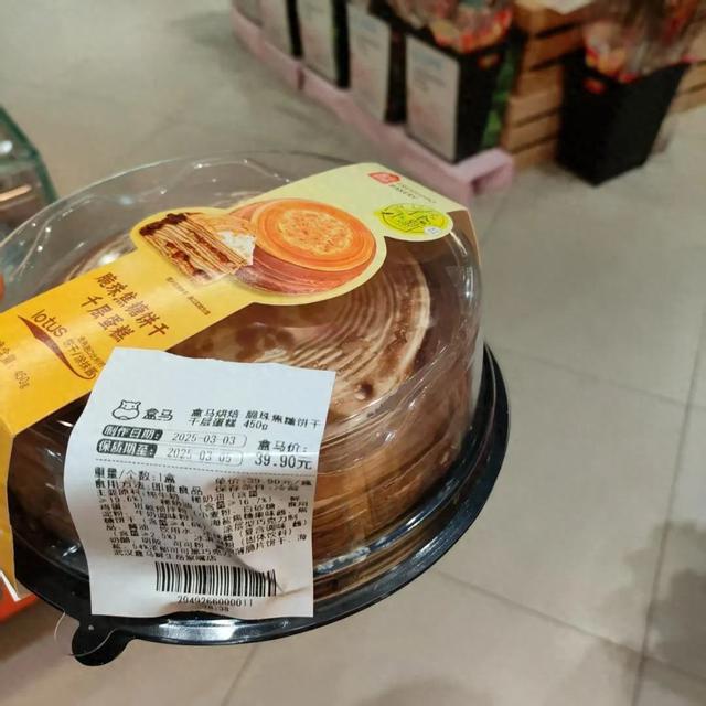 卖涉嫌误导消费者：声称当天制作实为十天前生产尊龙凯时链接盒马千层蛋糕被指冻品当“
